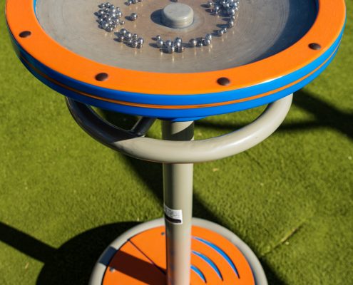 מתקני משחק לילדים בפארקים ציבוריים